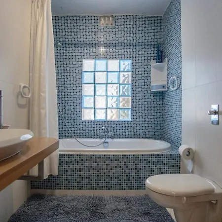 Crosslanes Bb Bed and Breakfast 4*